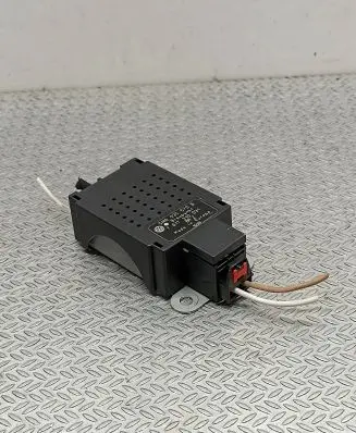 Volkswagen Golf VI Aerial antenna amplifier 5M0035570B 76417310031