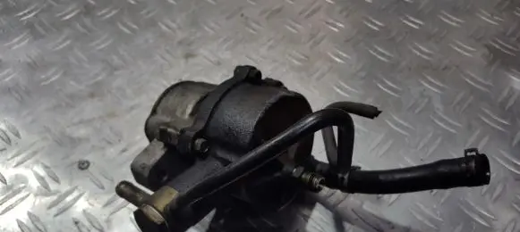 Mazda 626 Vacuum pump X2T50299