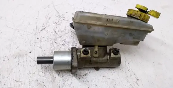 Master brake cylinder