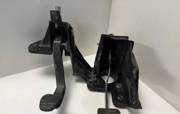 Renault Master III Pedal assembly 8200672367 8200672233