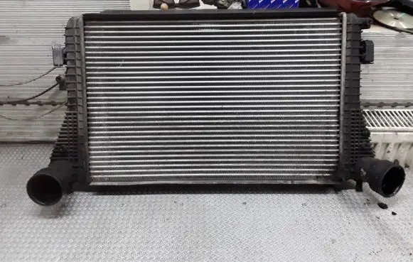 Volkswagen Touran I Intercooler radiator 1K0145803