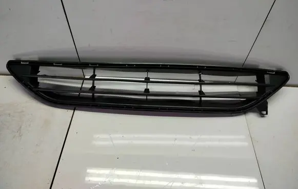 Nissan X-Trail T32 Front bumper lower grill 622546FR0A