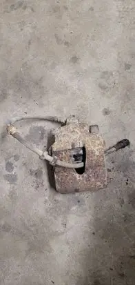 Volkswagen Polo IV 9N3 Front brake caliper