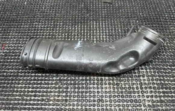 Volvo V40 Air intake hose/pipe BV619C623EF
