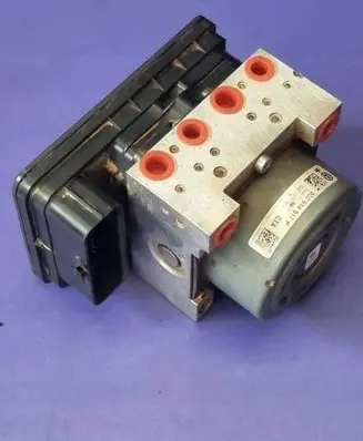 Volkswagen Golf III ABS Pump 3Q0614517P 3Q0907379P