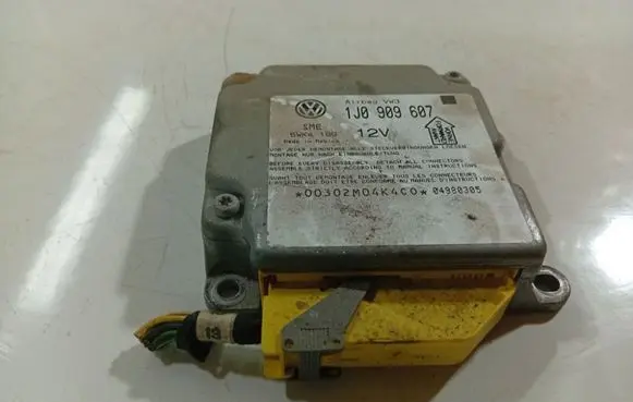 Volkswagen PASSAT B5 Airbag control unit/module 1J0909607
