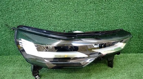 Renault Captur II Headlight/headlamp 260107674R