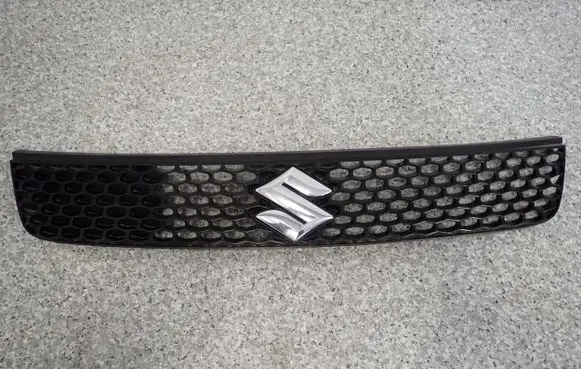 Suzuki Swift I Front grill