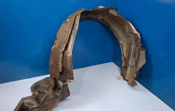 Front wheel arch liner splash guards