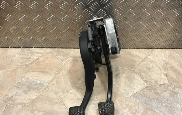 BMW 3 E90 E91 Brake pedal 6762250