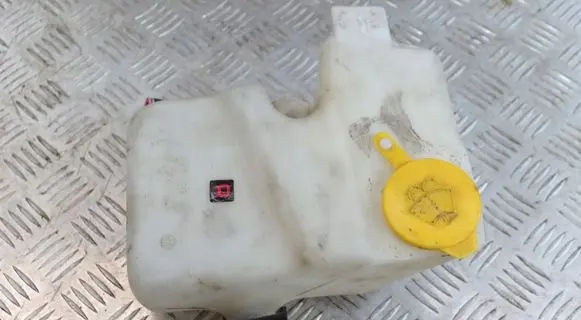 Mitsubishi 3000 GT Windshield washer fluid reservoir/tank