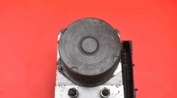 Toyota Avensis T270 ABS Pump 44540-05100
