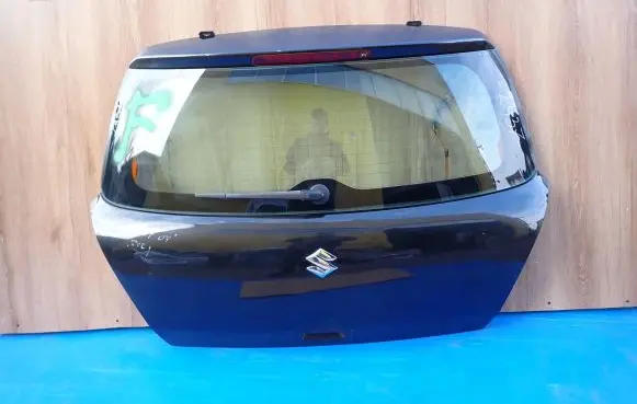 Suzuki Swift I Tailgate/trunk/boot lid