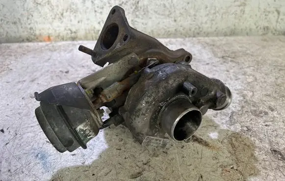 Volkswagen PASSAT B5 Turbo 028145702H
