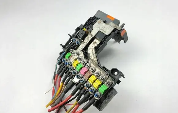 Citroen DS5 Fuse module 9665878380