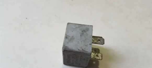 Volkswagen Golf V Other relay 141951253B 20240072
