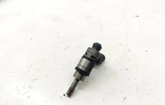 Audi A3 S3 8P Fuel injector 06D133036D