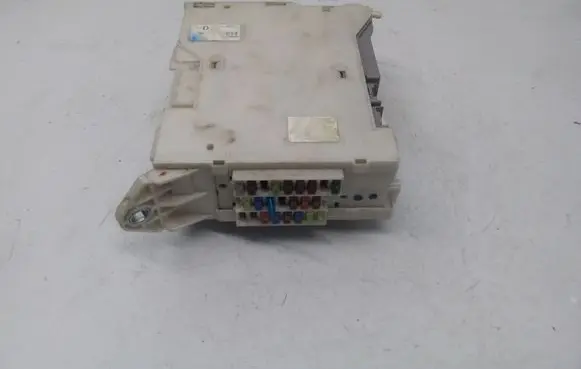 Lexus GS 300 350 430 450H Fuse module 8273030321
