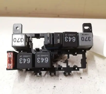Audi A6 S6 C6 4F Relay mounting block 4F0937503
