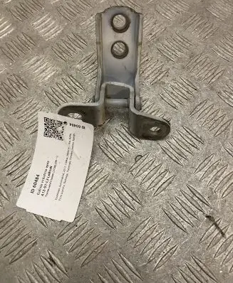 Toyota Land Cruiser (J150) Rear door upper hinge