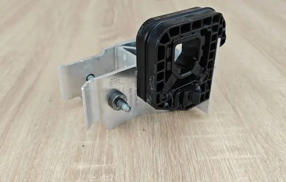 BMW X6 G06 Radiator mount bracket 7421636 8642754
