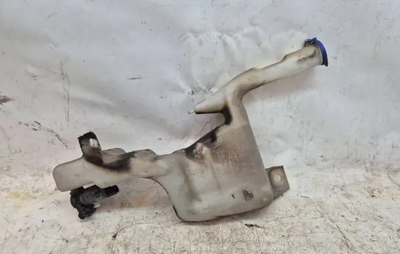 Ford Fiesta Windshield washer fluid reservoir/tank 8A6117B613AD