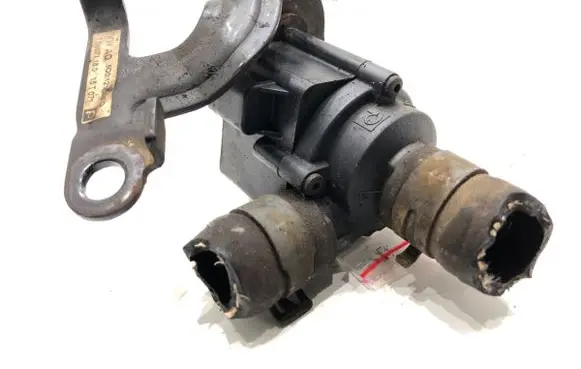 Volkswagen Golf VII Oil filter mounting bracket 5Q0121599Q