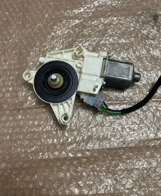 Mercedes-Benz B W246 W242 Front door window regulator motor A2469065200 933866