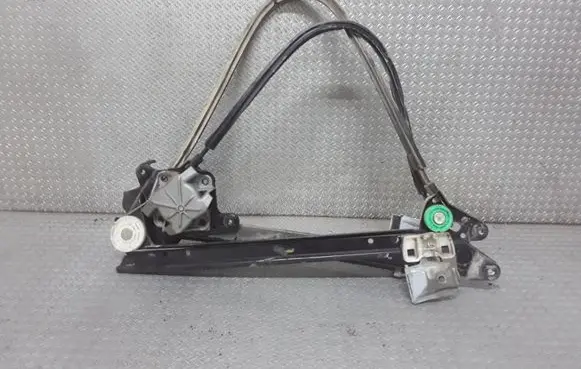 Rear door manual window regulator