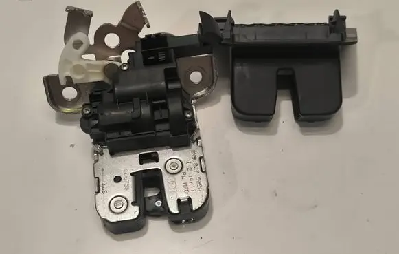 Audi A7 S7 4G Tailgate/trunk/boot lock/catch/latch 8K9827505A
