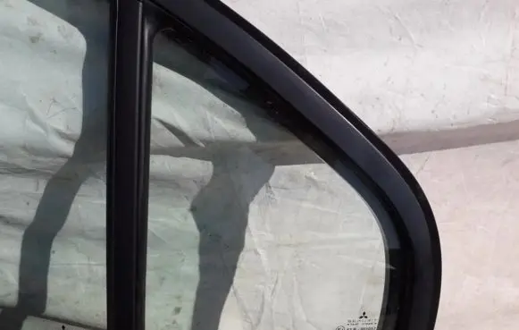 Mitsubishi Carisma Rear vent window glass 