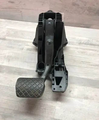 Volkswagen PASSAT B8 Brake pedal