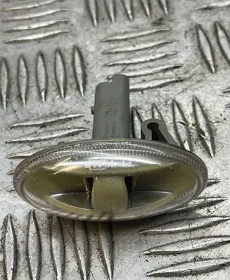 Toyota Aygo AB10 Front fender indicator light 0104706E25