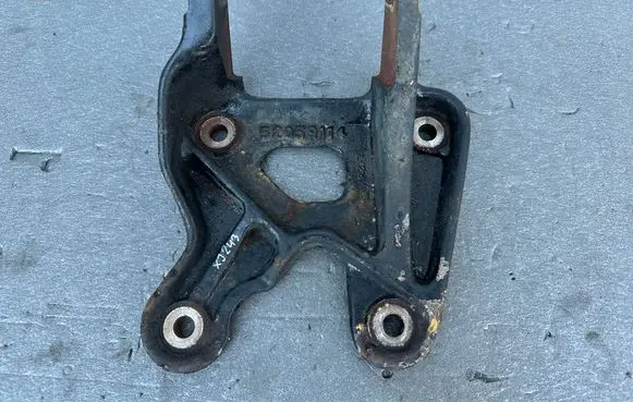 Jeep Cherokee XJ Engine mount bracket 52059114