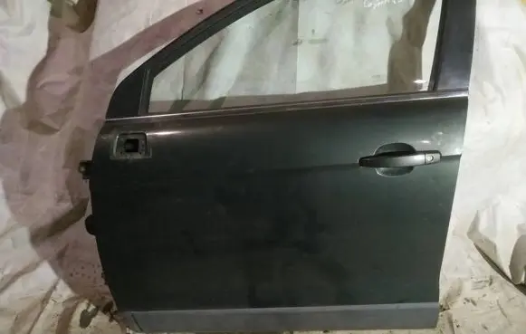Chevrolet Captiva Front door