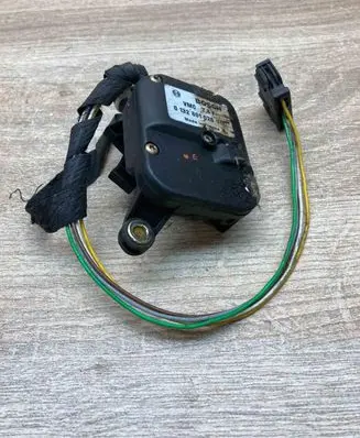 Audi A4 S4 B5 8D Air flap motor/actuator 0132801026