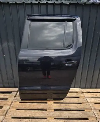 Volkswagen Amarok Rear door