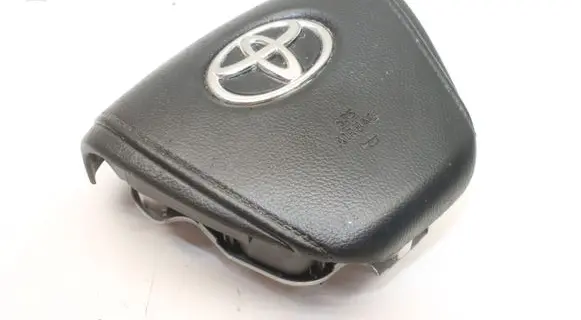 Toyota Verso-S Steering wheel airbag