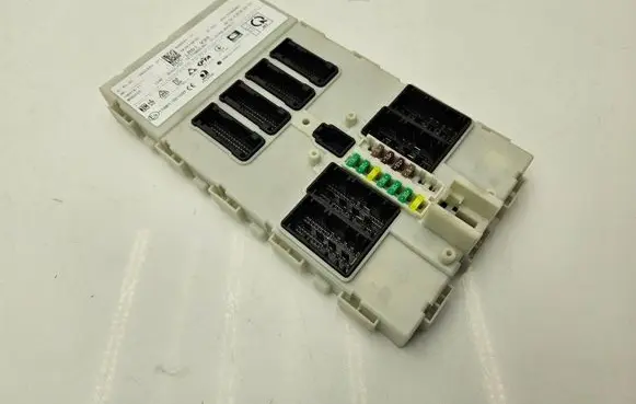 BMW 2 F45 Central body control module 5A20551 06818111