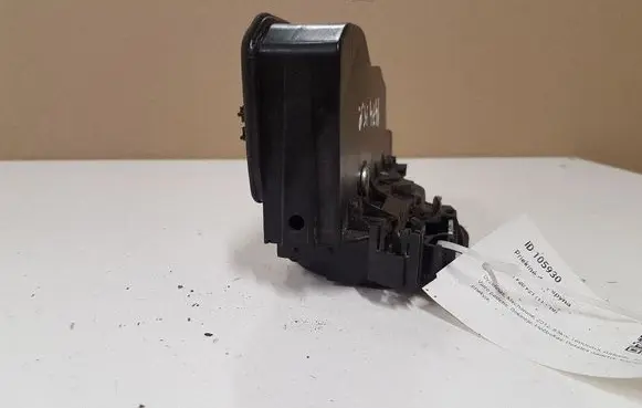 BMW 1 F20 F21 Front door lock 7202145 A053702