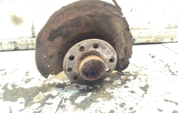 Rear wheel hub