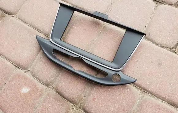Radio/GPS head unit trim