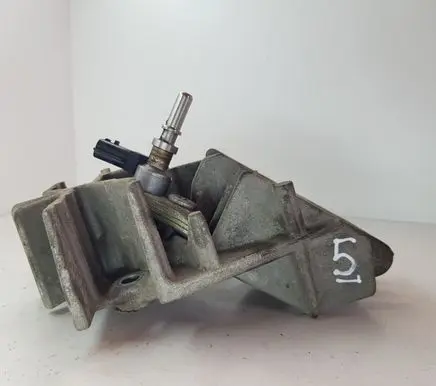Nissan Juke I F15 Engine mounting bracket 8200771226