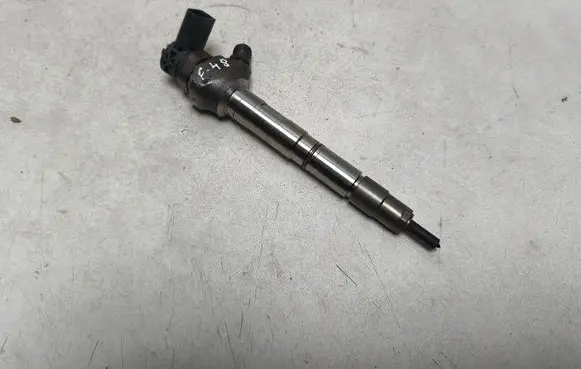 Audi Q3 8U Fuel injector 04L130277AC