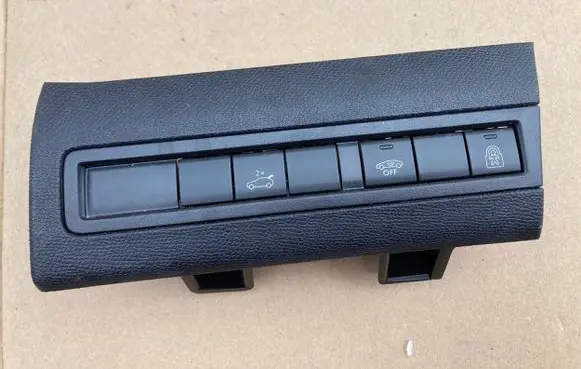 Peugeot 3008 II Relay mounting block przecznik