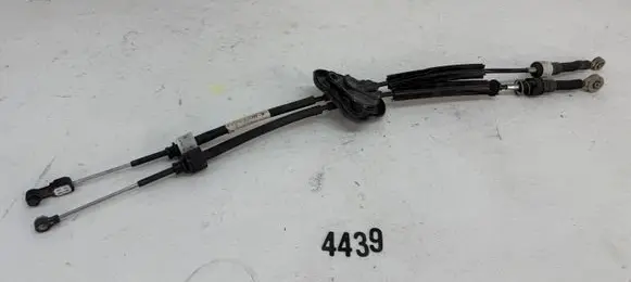 Renault Megane III Gear shift cable linkage 9613765