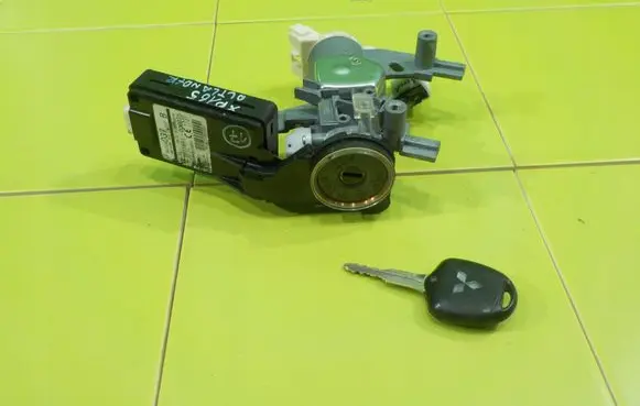 Mitsubishi Outlander Ignition lock 8670A037 XP165