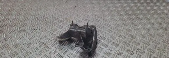 Engine mounting bracket
