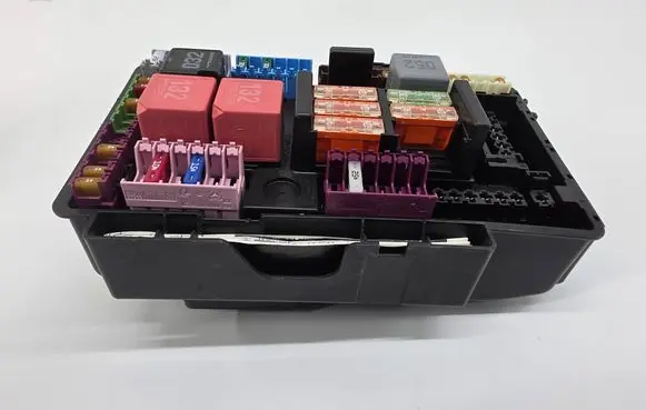 Mercedes-Benz C W205 Fuse module 