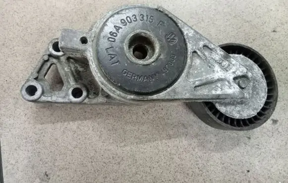 Skoda Octavia Mk2 (1Z) Generator/alternator belt tensioner 06A903315F